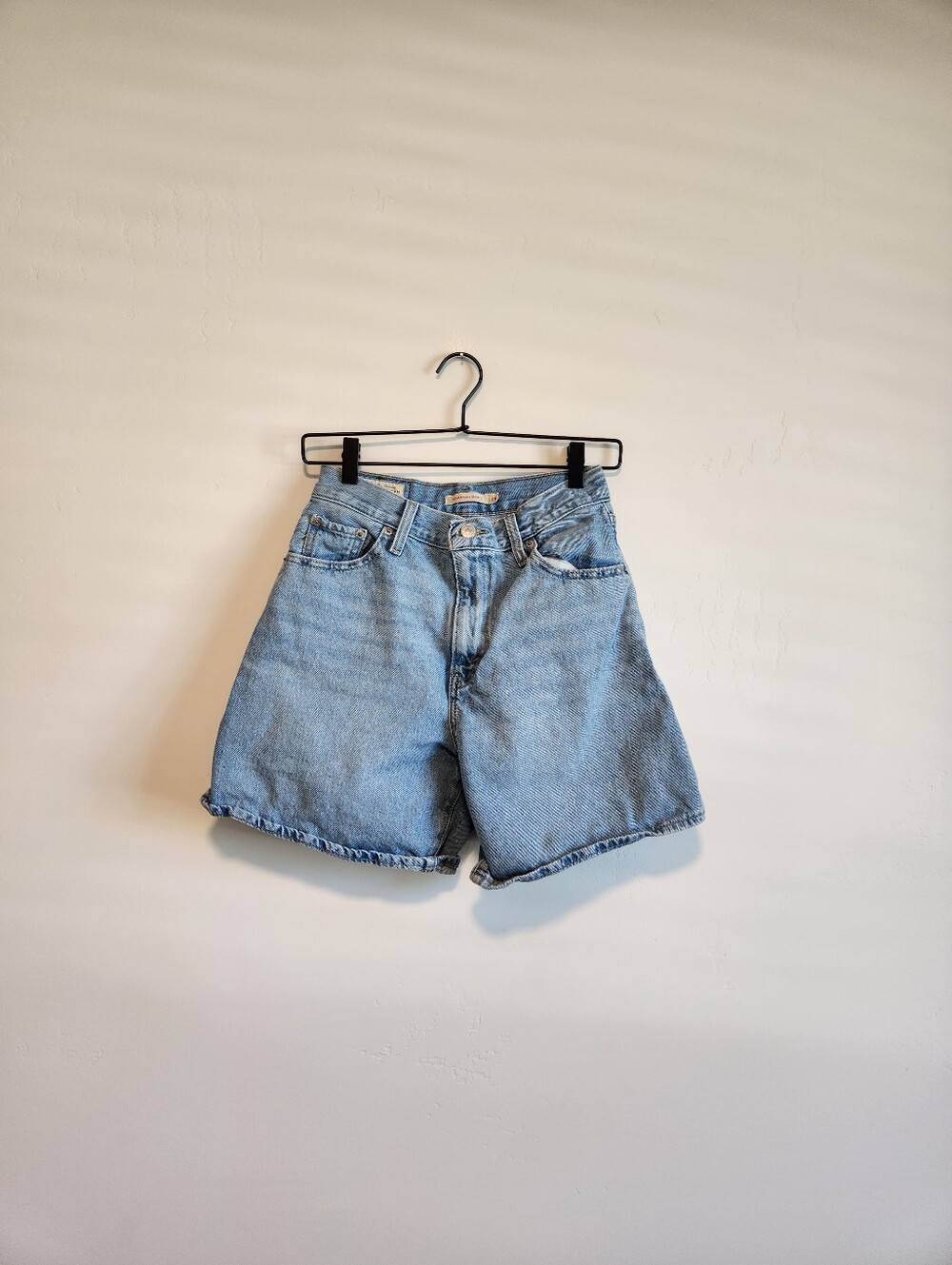 Levi's Premium High Rise Baggy Denim Shorts Size 26 - Picture 3 of 9
